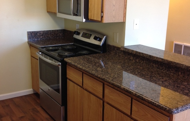 2 beds, 1 bath, $2,195, Unit 37