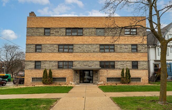 2600 E Kenwood Blvd