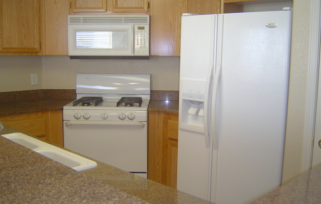 2 beds, 1 bath, $1,750, Unit # 2093
