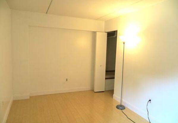 2 beds, 1 bath, 911 sqft, $3,800, Unit 65K