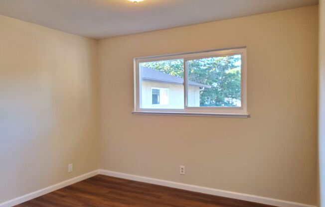 2 beds, 1 bath, $2,495, Unit 4