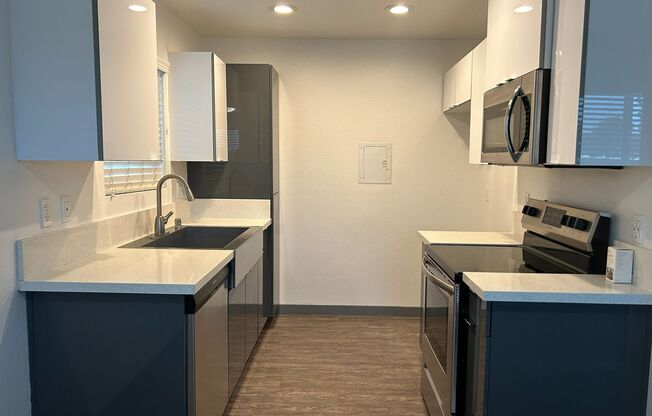 2 beds, 1 bath, 920 sqft, $3,110, Unit A071