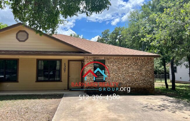 Available July 25: Well Maintained 3/2 Duplex