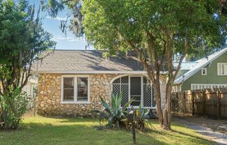 Half Off! 1 Bedroom, 1 Bathroom Home for Rent in Zephyrhills!