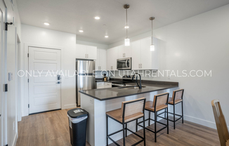 980 W CTR ST