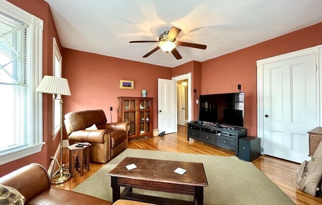4 beds, 2.5 baths, 2,453 sqft, $5,600