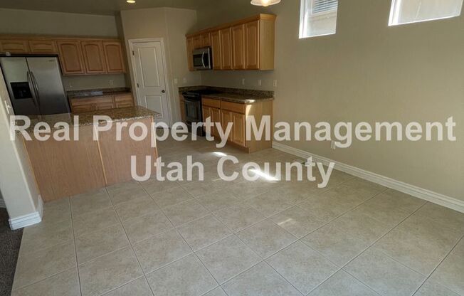 5 beds, 3 baths, $2,495