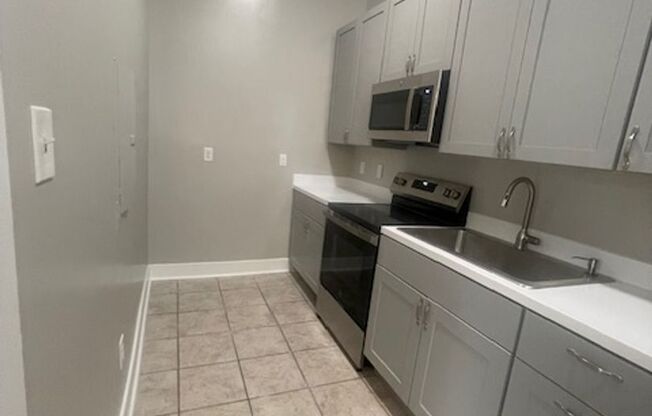 1 bed, 1 bath, 600 sqft, $1,095, Unit 101 West Jackson St