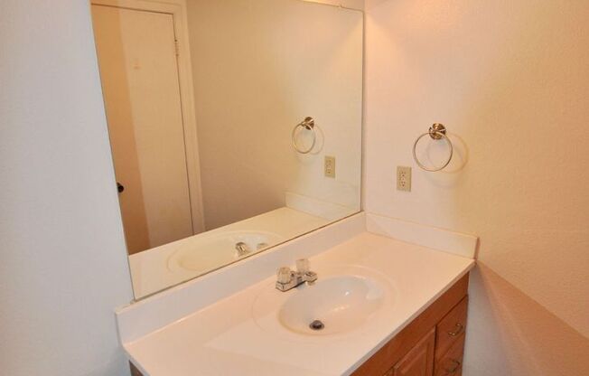 2 beds, 1 bath, $995, Unit Apt. 14