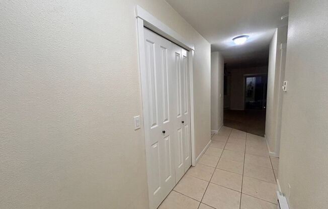 2 beds, 1 bath, 784 sqft, $1,150, Unit Unit 16