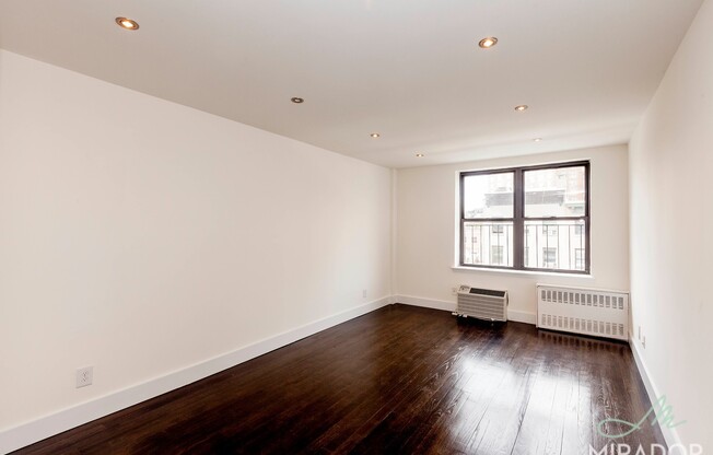 255 W 14th St