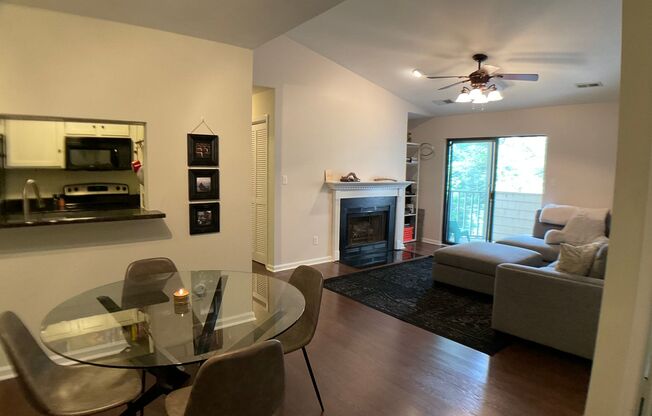 2 beds, 2 baths, $1,595, Unit Unit 1A32
