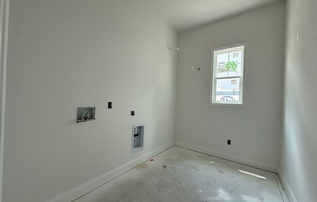 Modern New Build Minutes from Downtown Charleston!