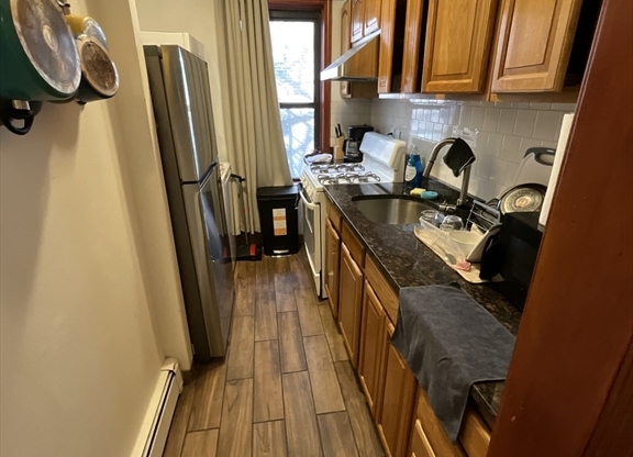 3 beds, 1 bath, 1,100 sqft, $4,700, Unit 1