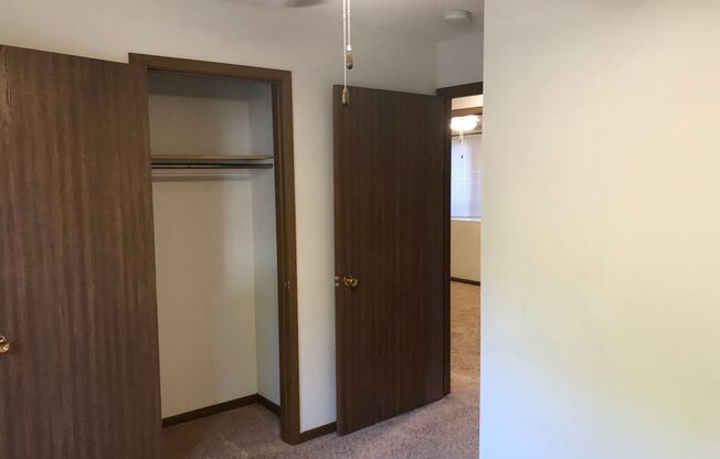 3 beds, 1 bath, 850 sqft, $975