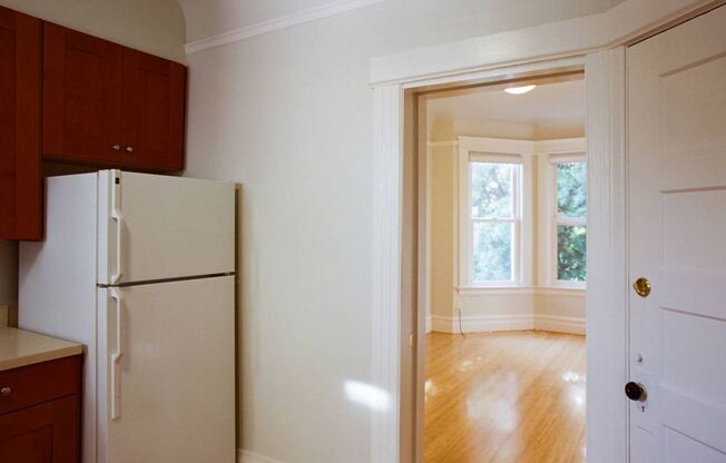 Studio, 1 bath, 325 sqft, $1,950, Unit 561A Shotwell Street