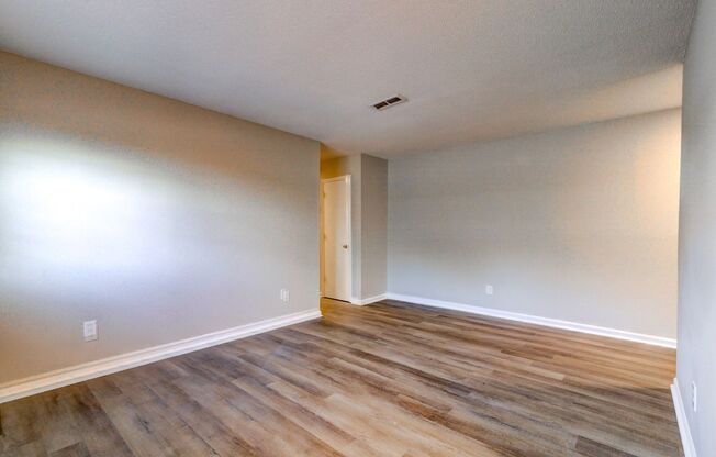 1 bed, 1 bath, 750 sqft, $1,145, Unit 5D