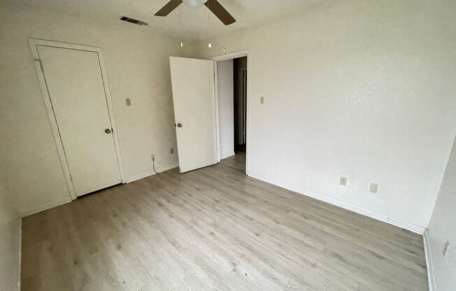 2 beds, 1.5 baths, 956 sqft, $695, Unit # A