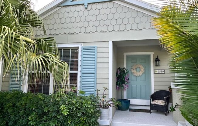 2/2 UNFURNISHED - ADORABLE BUNGALOW- WITH GARAGE/GATED COMMUNITY