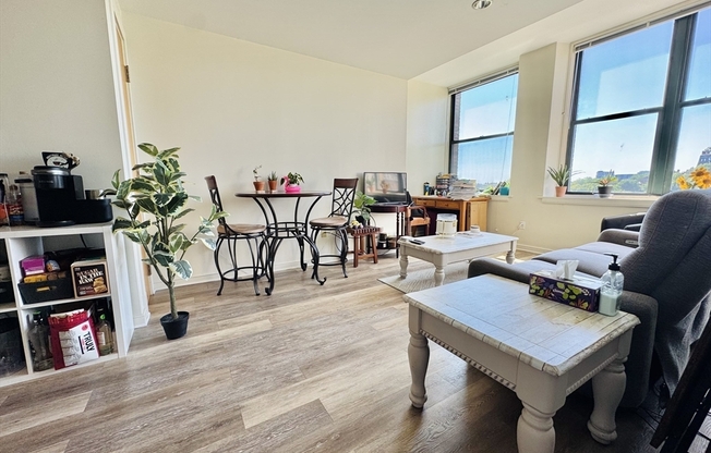2 beds, 1 bath, 736 sqft, $3,700, Unit 6B