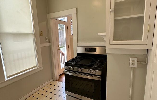 1 bed, 1 bath, $3,200, Unit Apt #2