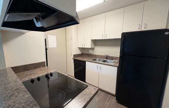 2 beds, 2 baths, 997 sqft, $2,600, Unit 090