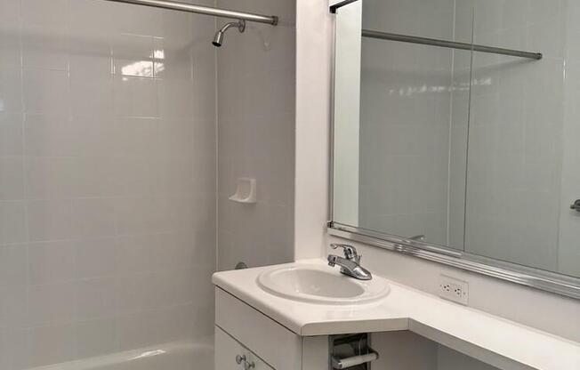 2 beds, 2 baths, $6,500, Unit 6D