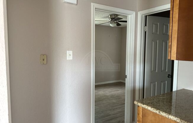 2 beds, 1 bath, $795, Unit 105 Reagan Ave W Unit 48