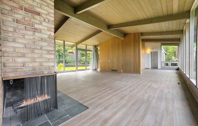 Vintage architectural home looking over Seattle and Bellevue metropolitan skyline.