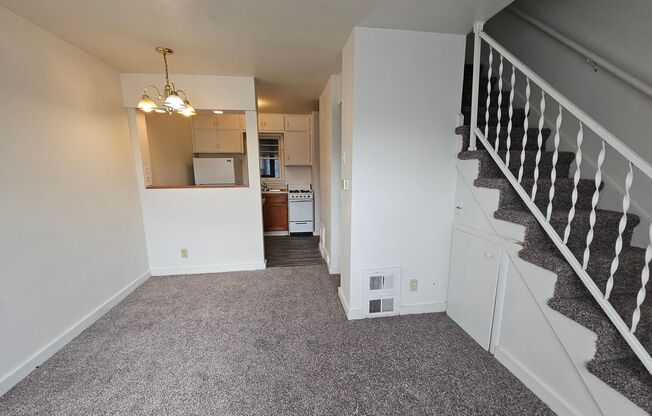 2 beds, 1 bath, $650, Unit 2446