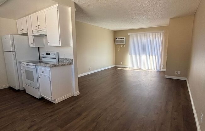2 beds, 1 bath, $2,150, Unit 27
