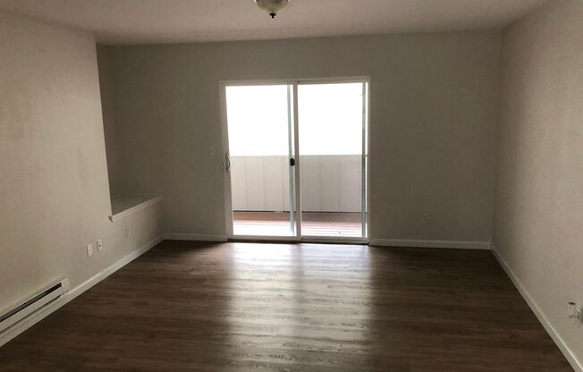 2 beds, 1 bath, 700 sqft, $1,300