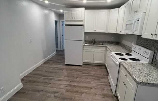 2 beds, 2 baths, $2,095, Unit 10