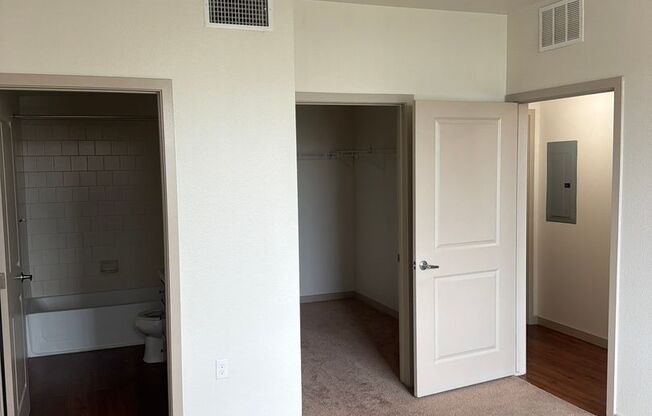2 beds, 2 baths, 919 sqft, $1,650, Unit 2-310