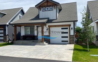 Beautiful 946 Square-Foot Custom Craftsman Home in Coeur d'Alene with 2 Bedrooms and 1.5 Bathrooms!