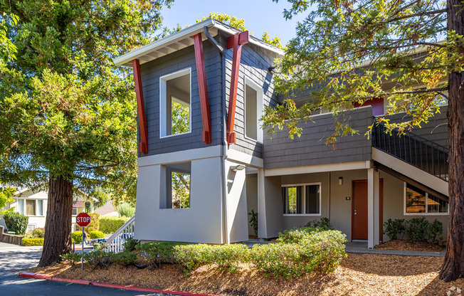 Welcome to 215 Bayview Apartments