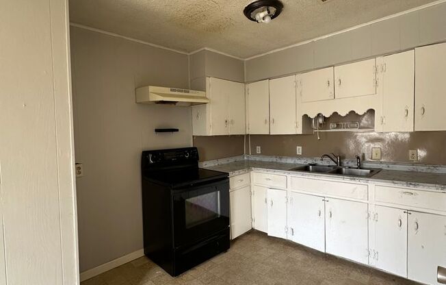 1 bed, 1 bath, 645 sqft, $650, Unit 309 Franklin St.