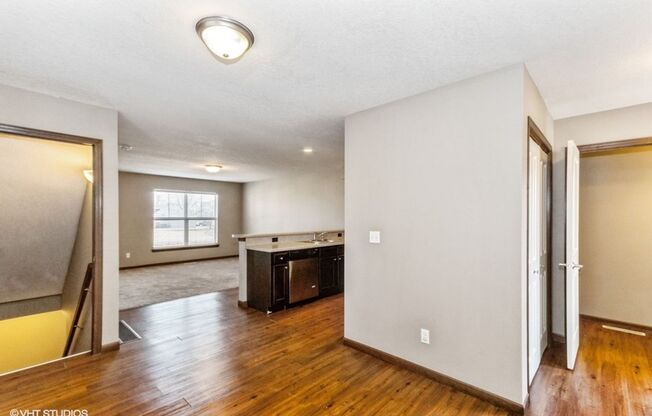 2 beds, 2 baths, $1,395, Unit 1338