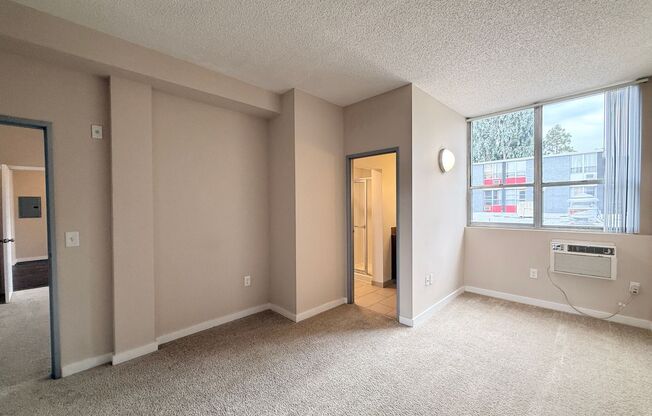 3 beds, 2 baths, 950 sqft, $2,395, Unit 314