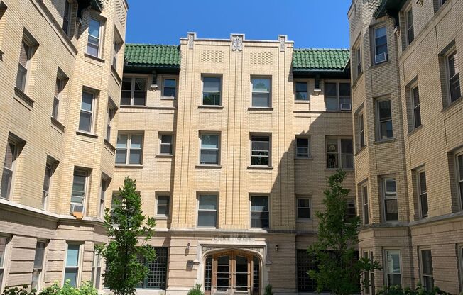 Fully Renovated Courtyard Building in Albany Park! Studios and 1 BR's!