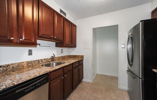 2 beds, 1 bath, $2,699