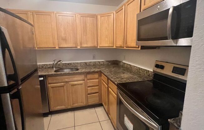 2 beds, 1 bath, 950 sqft, $2,050, Unit 7109