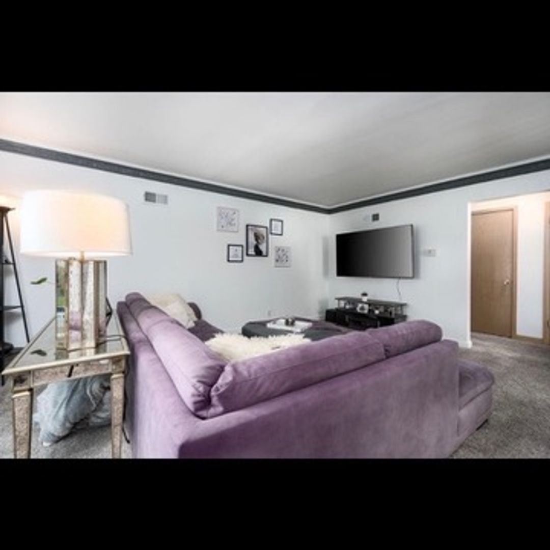 Beautiful 3-bedroom single family home just blocks from Wauwatosa, with garage parking and kitchen appliances!