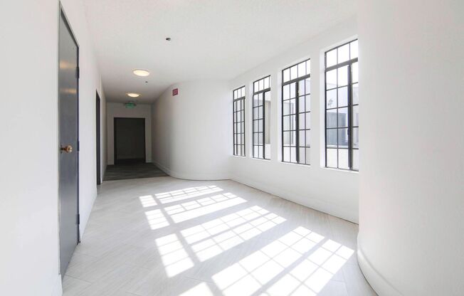 2 beds, 2 baths, 998 sqft, $2,462, Unit 211
