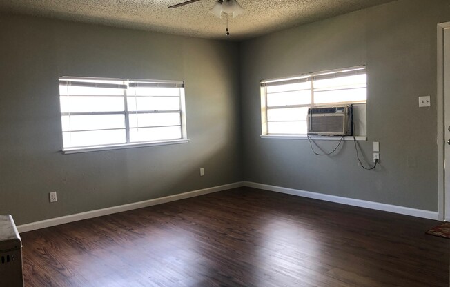 LEASING NOW --- Recently Remodeled cute 3 bed/1 bath!