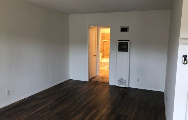 1 bed, 1 bath, $1,965, Unit B