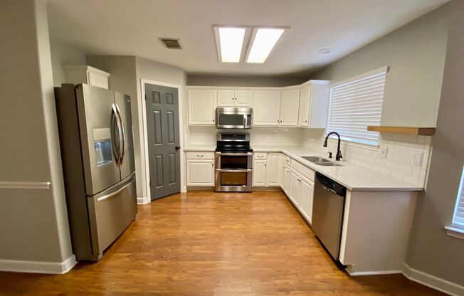 Modern 2 Story 3 Bed 2 Bath Near Sea World San Antonio ~ it's a Beauty!