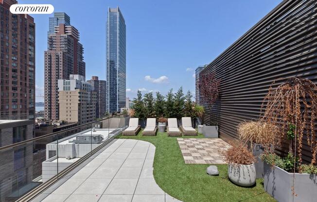 505 W 43 ST