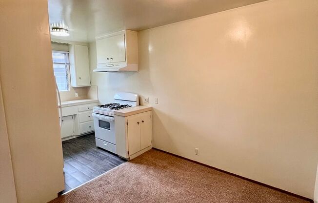 1 bed, 1 bath, 700 sqft, $1,895, Unit 219 Grand Ave #6