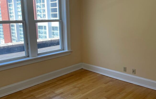 2 beds, 1 bath, 775 sqft, $1,350, Unit 215